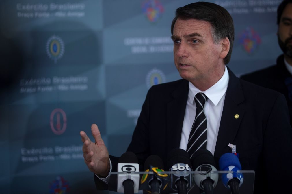 Bolsonaro explica depósito suspeito na conta da sua mulher