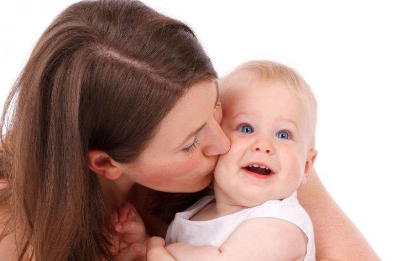 história dramática Herpes mata bebé de 12 dias e mãe apela: «Parem de beijar bebés que não são vossos!»