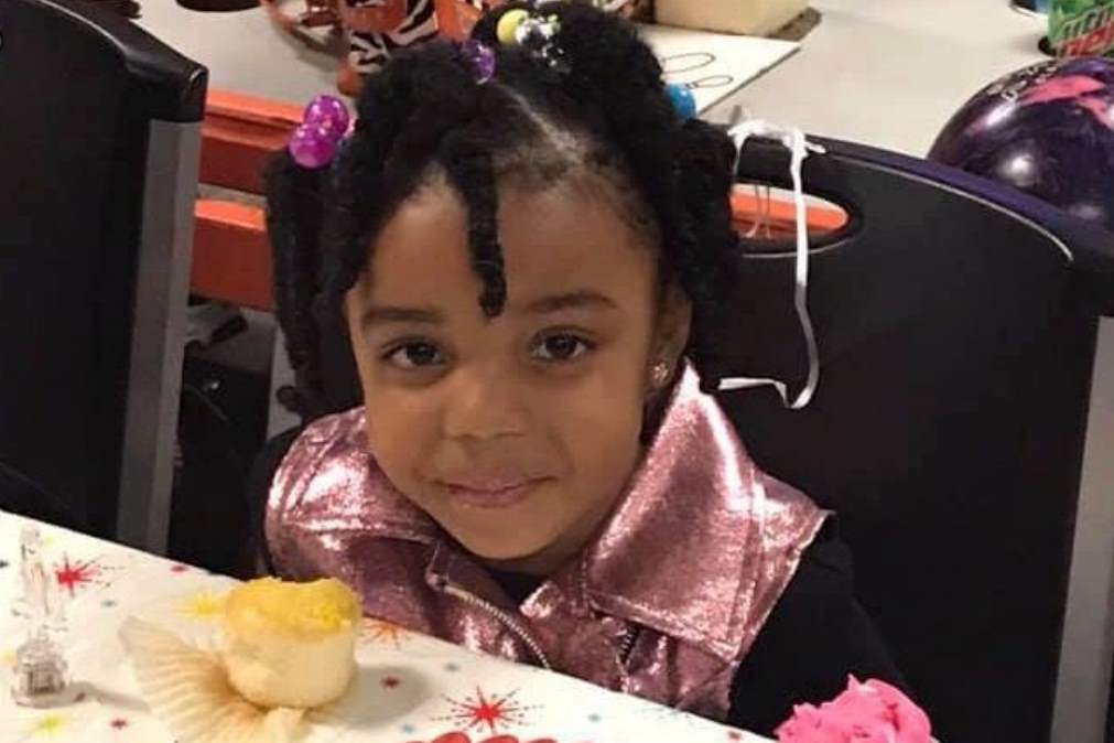 Menina de quatro anos é morta pelo irmão mais novo com arma da avó