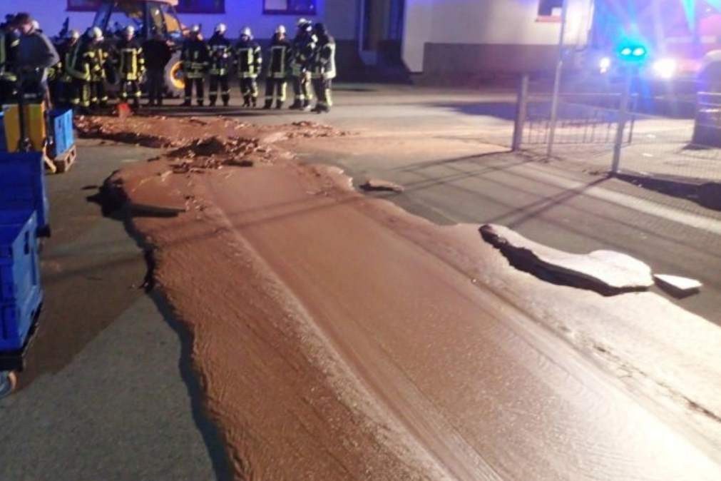 Rua de cidade alemã ficou 'pavimentada' a chocolate