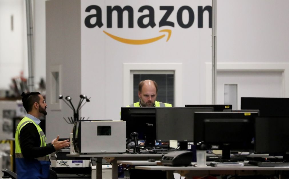Trabalhadores da Amazon na Alemanha em greve por melhores condições salariais