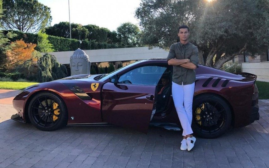 Primeiro carro de Cristiano Ronaldo à venda na Internet