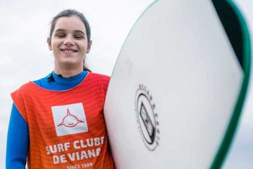 Jovem cega com apenas 13 anos faz história no surf português