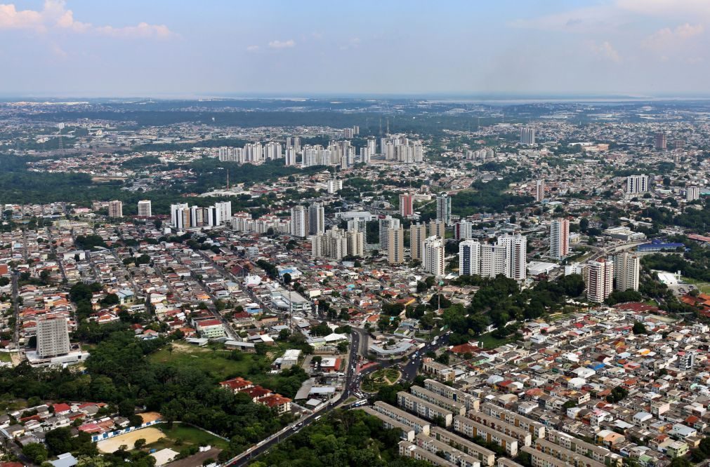 Incêndio destroi mais de 600 casas na capital amazónica do Brasil