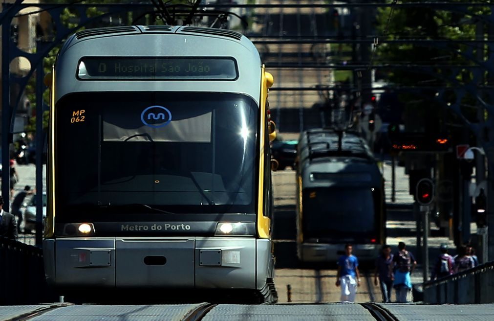 Metro do Porto reforça oferta no Natal e 'réveillon' nas zona de comércio