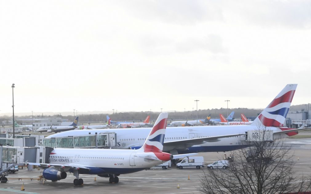 Polícia do Reino Unido detém suspeitos de usarem drones no aeroporto de Gatwick