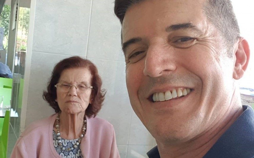 João Baião vive momento angustiante com a mãe doente