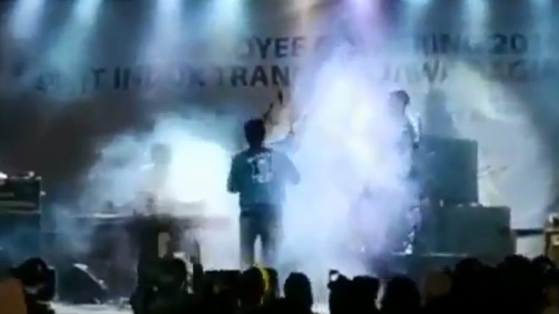 O vídeo do momento em que o tsunami atingiu um concerto