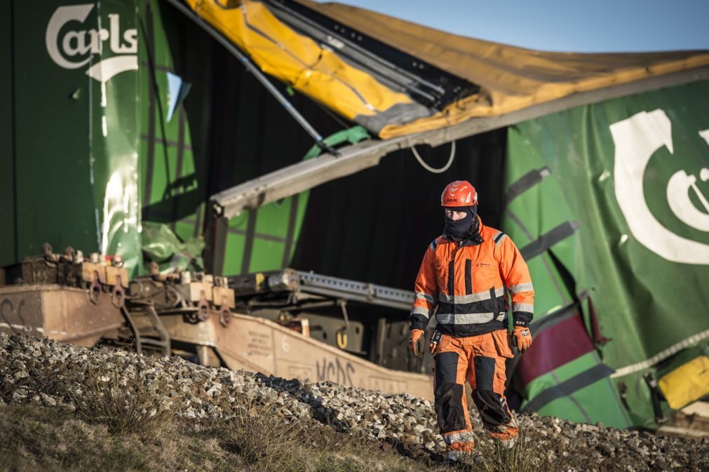 Número de mortos em acidente ferroviário na Dinamarca sobe para oito