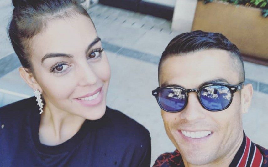 Georgina Rodríguez e Cristiano Ronaldo de pedra e cal