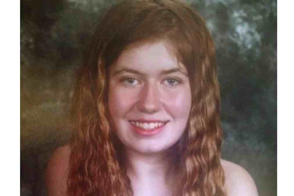 Menina de 13 anos foge a raptor que matou os pais
