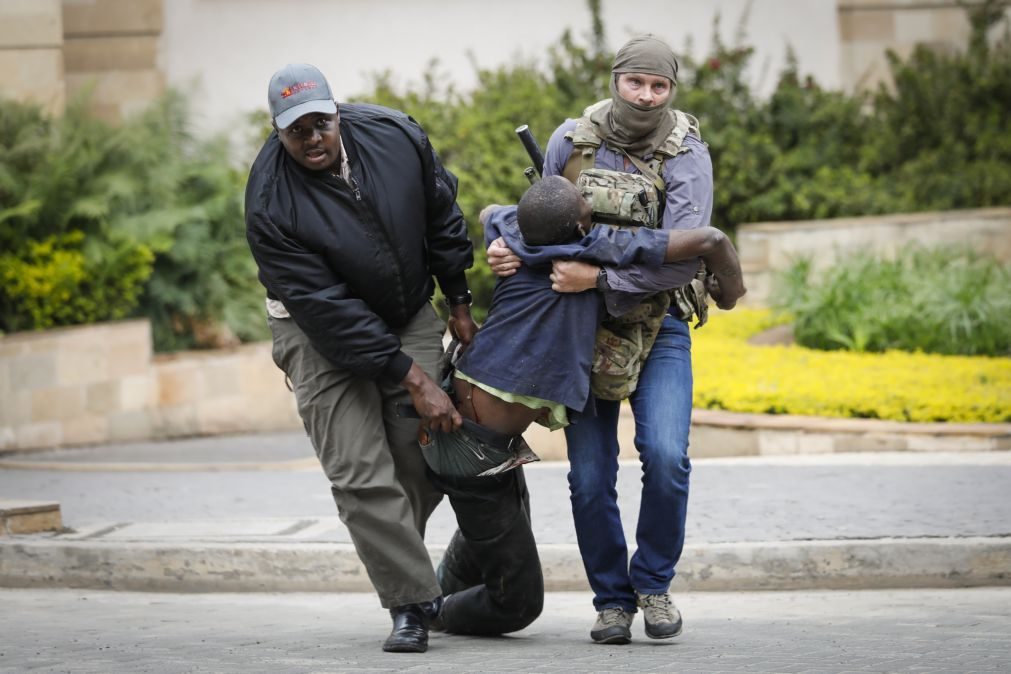Polícia queniana diz que ataque a complexo de luxo na capital provocou vítimas
