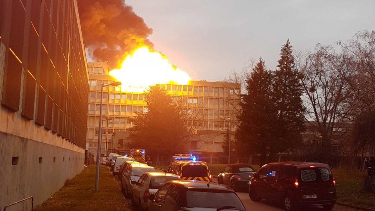 ÚLTIMA HORA | Explosões e incêndio de grande dimensão na Universidade de Lyon
