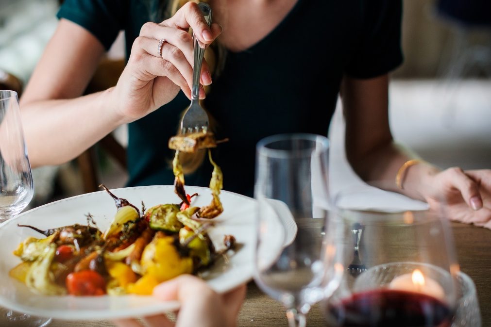 O que deve comer às refeições para ingerir menos calorias