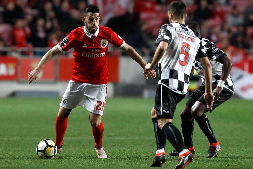 SL Benfica goleia e fica a 2 pontos do FC Porto [vídeos: golos e casos]