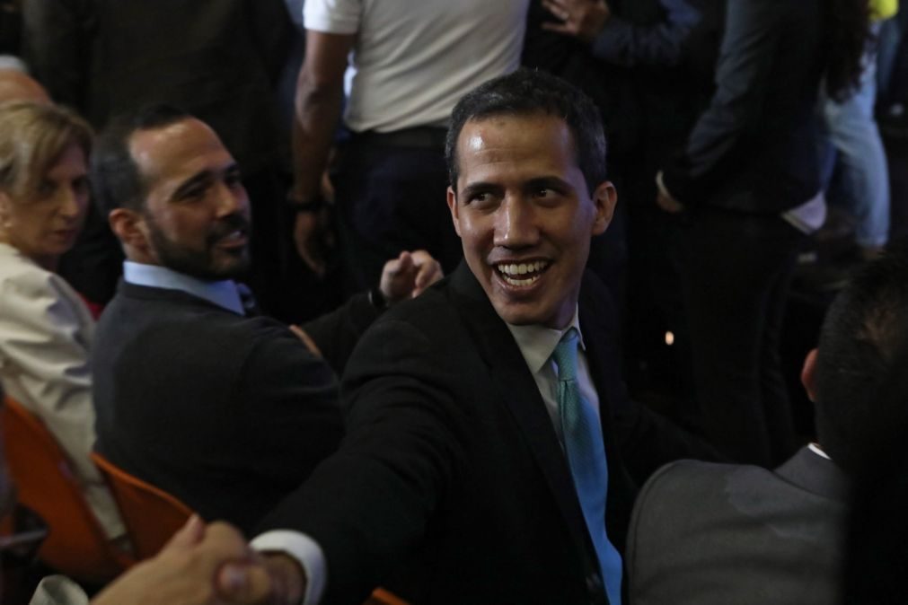 Guaidó anuncia que ajuda humanitária já entrou na Venezuela