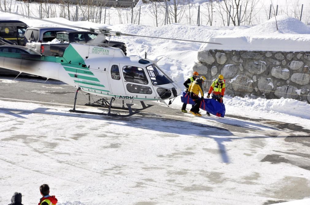 Pelo menos 10 mortos e um desaparecido após avalanchas nos Alpes