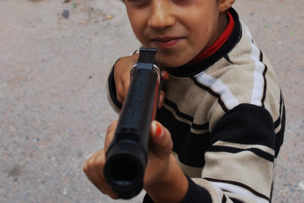 ÚLTIMA HORA: Criança de 10 anos invade escola primária com arma de fogo em Elvas