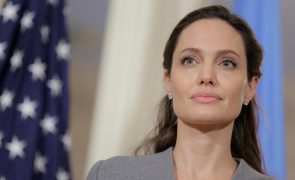 Angelina Jolie obrigada a refugiar-se após alerta de ataque aéreo na Ucrânia [vídeo]