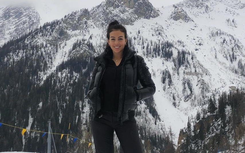 Georgina Rodríguez usa botas de 30 euros Namorada de CR7 «poupadinha» na neve
