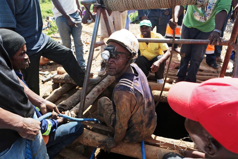 Quatro mineiros ilegais morrem soterrados em Moçambique