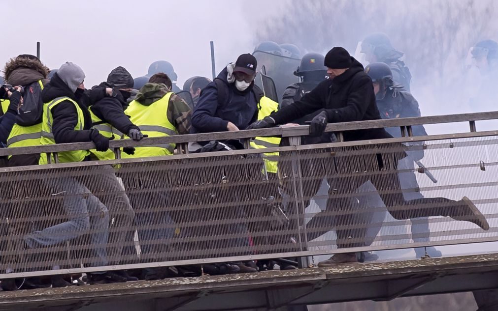 Maioria dos franceses quer fim dos protestos de rua dos 