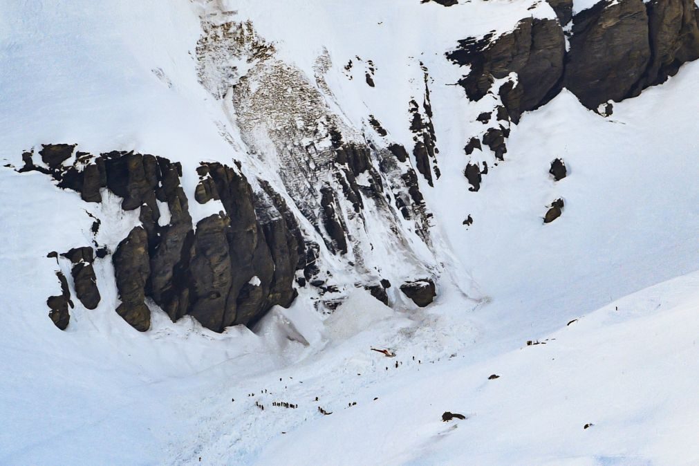 Dezenas de pessoas desaparecidas após avalanche em estância de esqui na Suíça