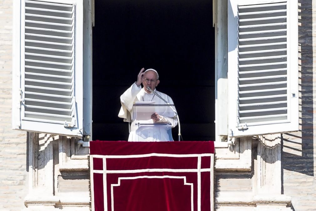 Papa pede medidas concretas para erradicar crimes sexuais por parte do clero