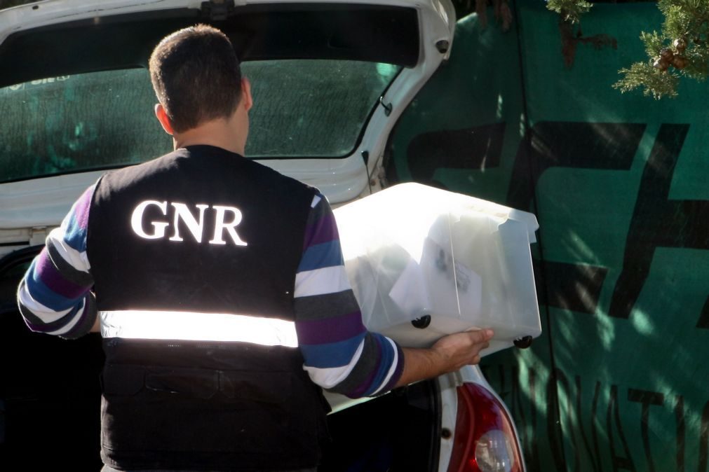 GNR de Coimbra apreende roupa contrafeita no valor de 2 milhões de euros
