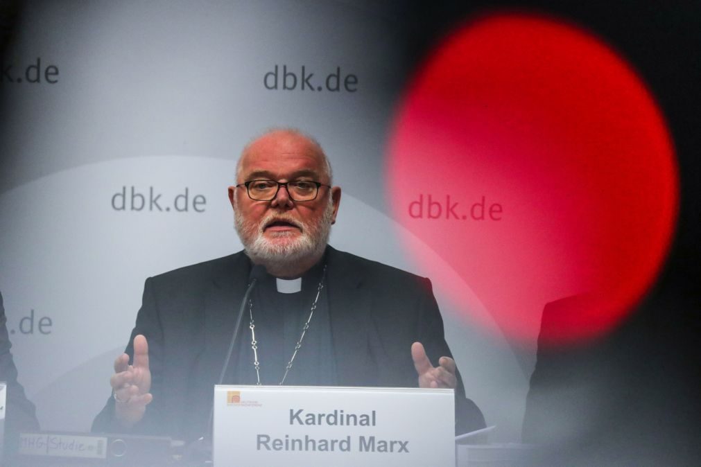 Cardeal admite que igreja católica destruiu dossiês sobre abusos sexuais