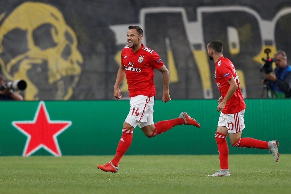 SL Benfica arrasa Chaves e vai ao Dragão a 1 ponto do FC Porto [vídeos]