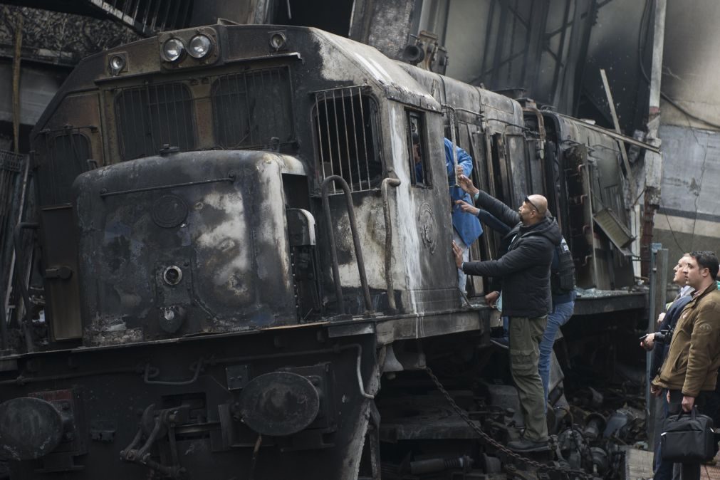 Sobe para 25 o número de mortos após colisão de comboio no Egito