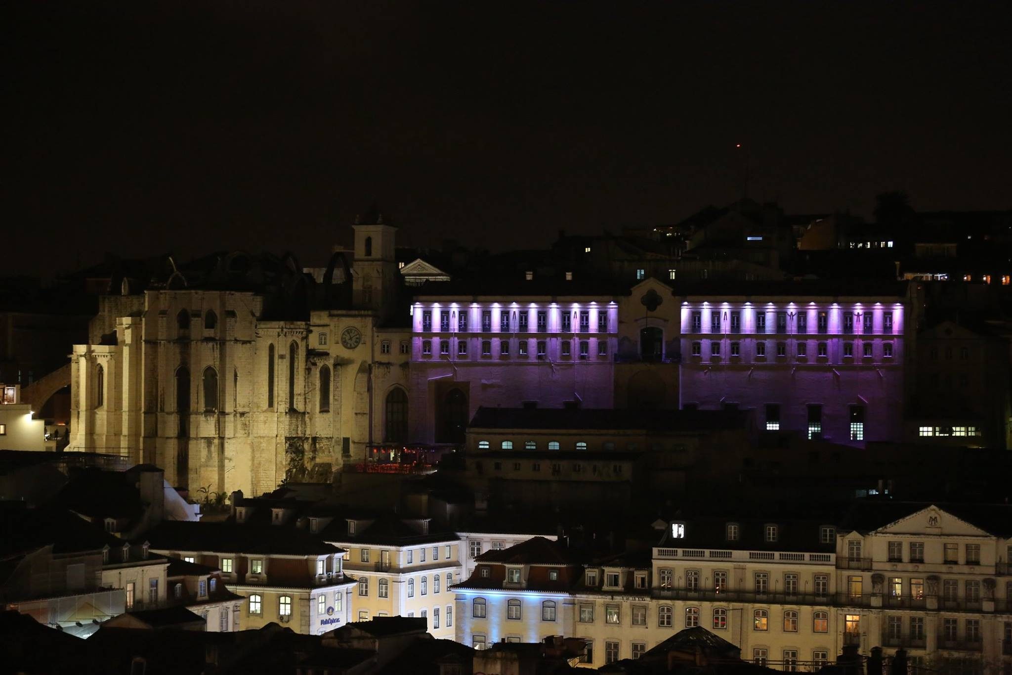 Quartel do Carmo veste-se de rosa em dia de luto pelas vítimas de violência doméstica