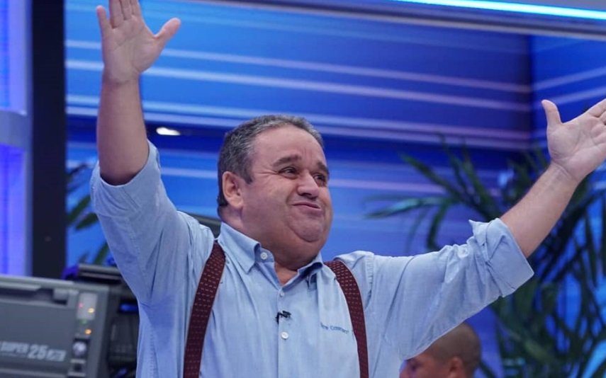 Concorrente do Preço Certo surpreende a namorada e faz pedido de casamento