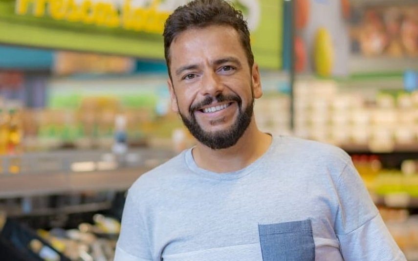 Ricardo Castro chora a morte da mãe