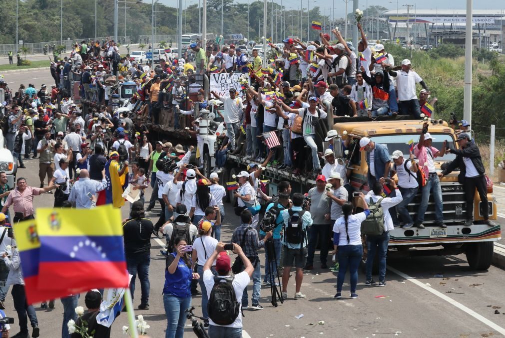 Venezuela abriu corredor humanitário com cidade colombiana de Cúcuta