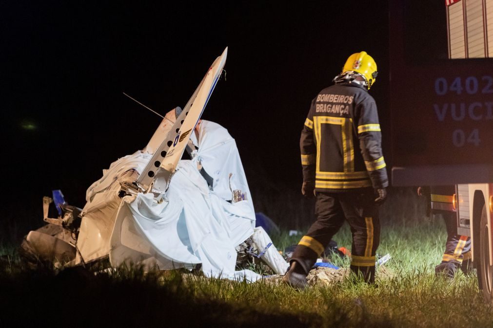 Peritos no local para investigar queda de aeronave que fez duas vítimas mortais em Bragança