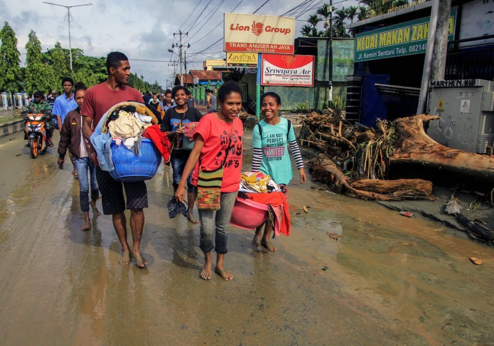 Número de mortos em inundações na Indonésia sobe para 58