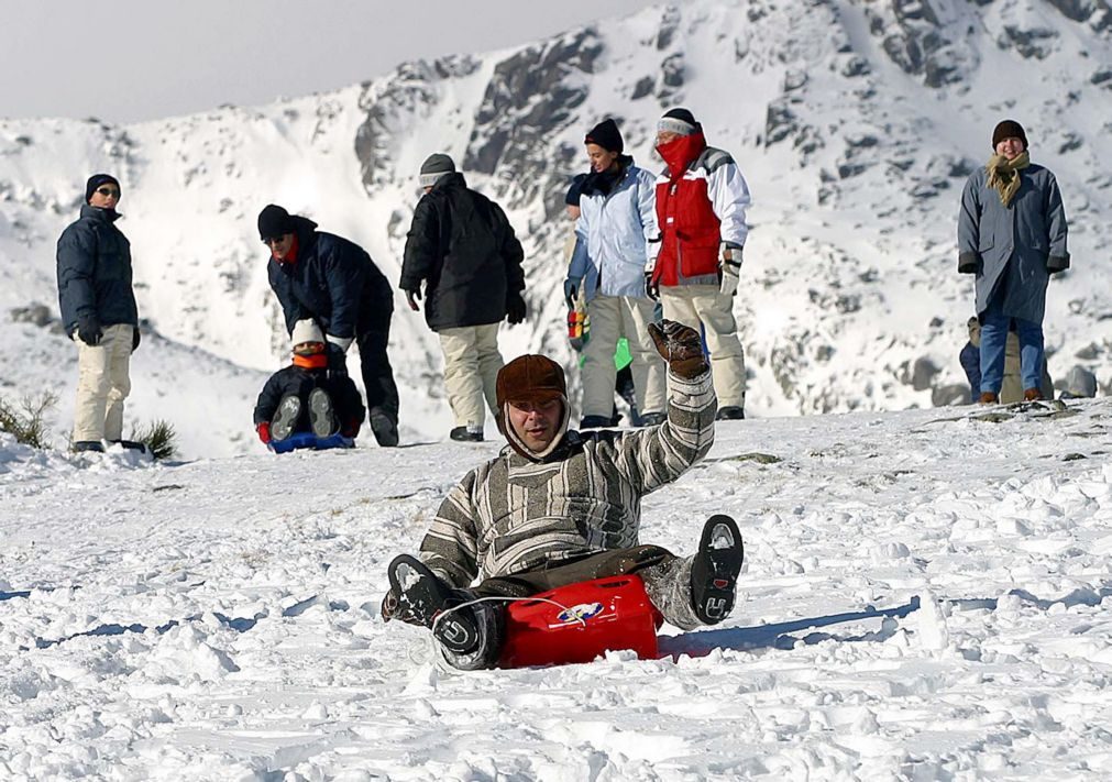 Estância de Esqui na Serra da Estrela está a produzir neve artificial para prolongar a época