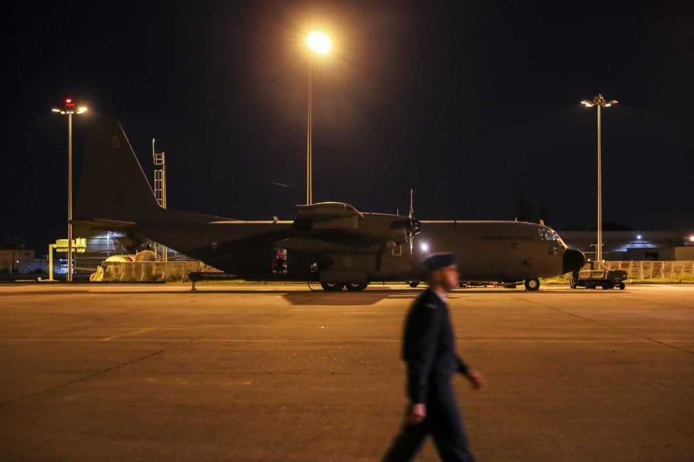 Segundo avião C-130 com apoio português aterra na cidade moçambicana da Beira