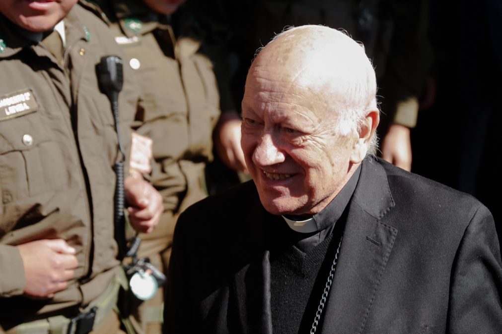 Papa aceita renúncia do arcebispo de Santiago do Chile acusado de ocultar abusos
