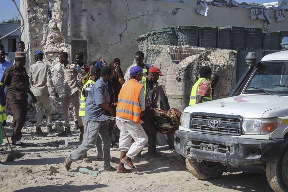 Ministro entre os cinco mortos no ataque terrorista em Mogadíscio