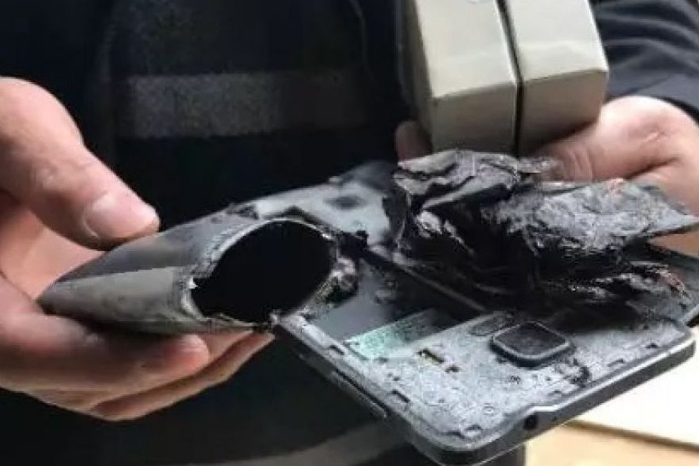 Smartphone da Samsung explode e queima cara de criança