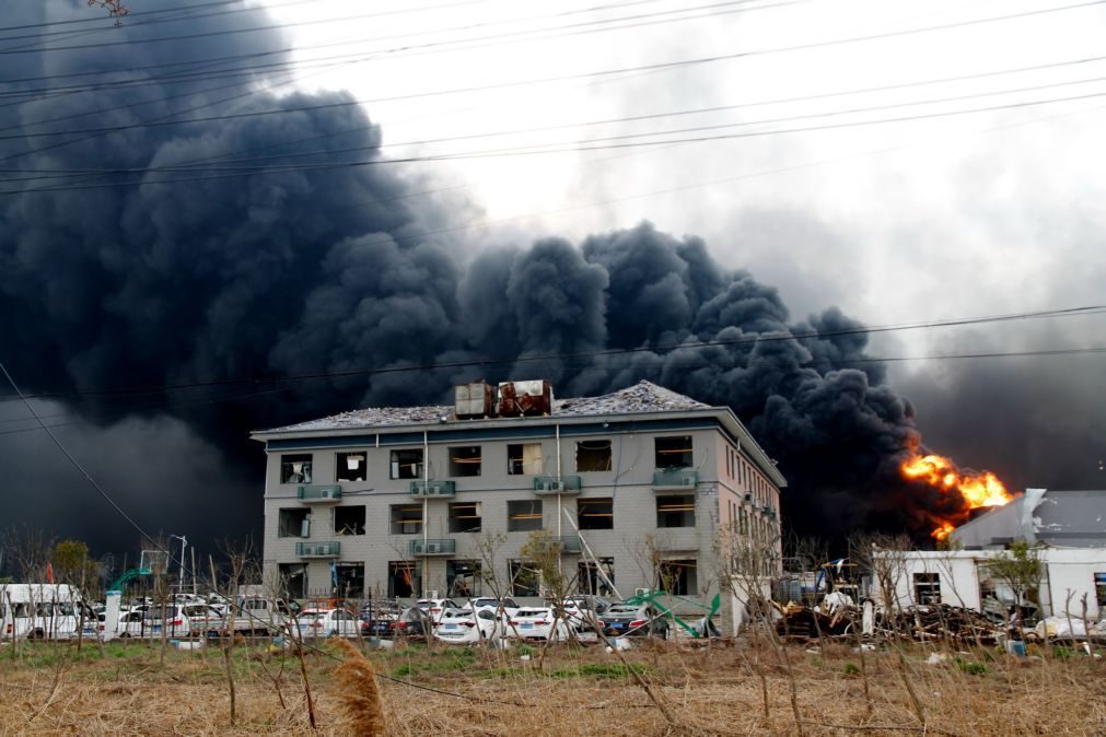 Pelo menos 78 mortos em explosão numa fábrica química na China