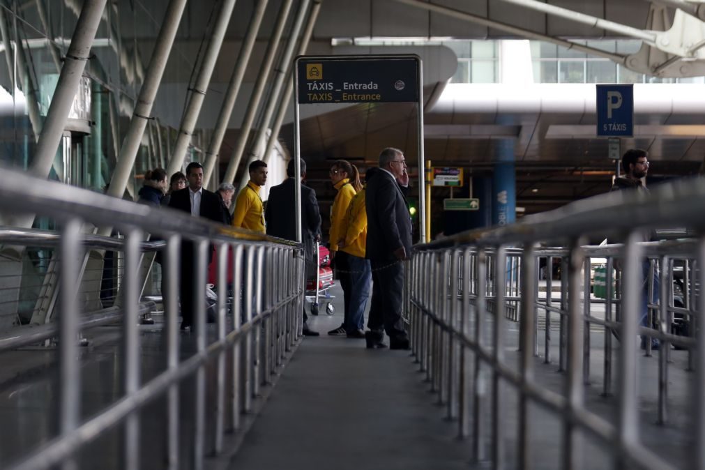 CDS Lisboa quer tarifa pré-definida para táxis de aeroporto e terminal de cruzeiros