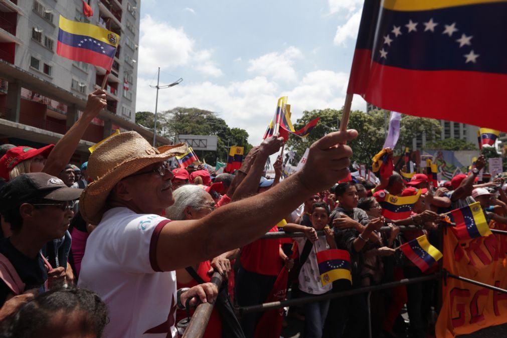 Parlamento Europeu quer mais sanções contra «regime ilegal» de Maduro