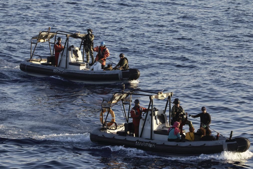 Orcas afundam veleiro em Sines. Tripulantes resgatados pela Marinha