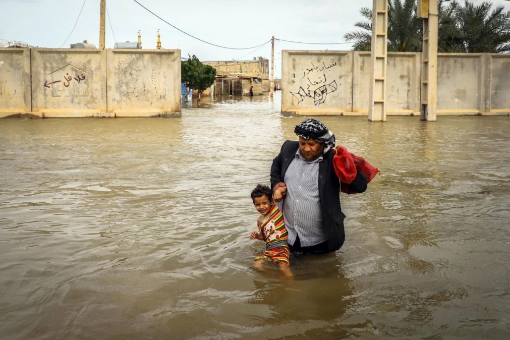 Sobe para 62 o número de mortos devido a inundações no Irão