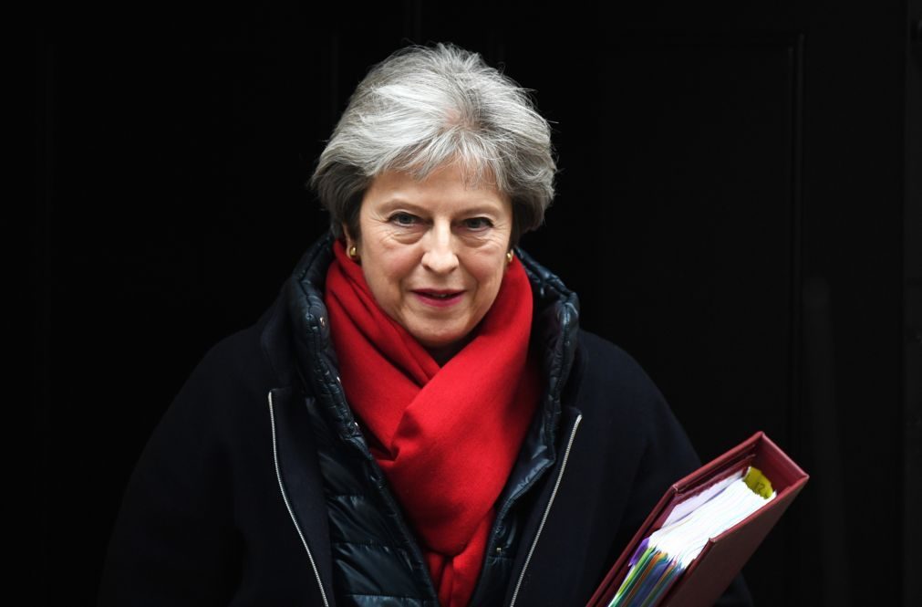 Reino Unido marca eleições europeias para 23 de maio mas espera não as realizar