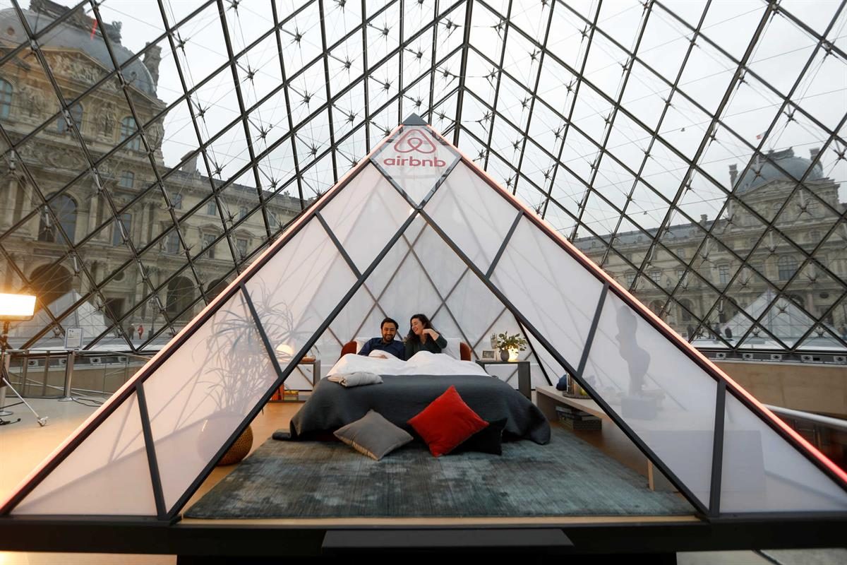 Louvre oferece uma noite para casal dentro do museu